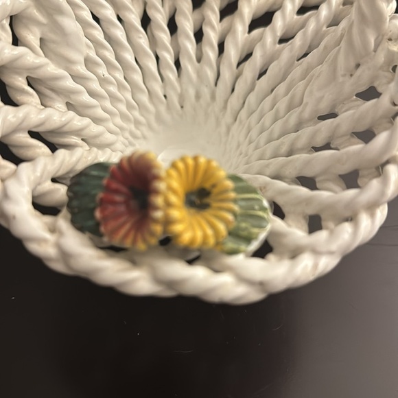 Vintage Porcelain Capodimonte Style White Open Lace Reticulated Rope Basket - Picture 3 of 8